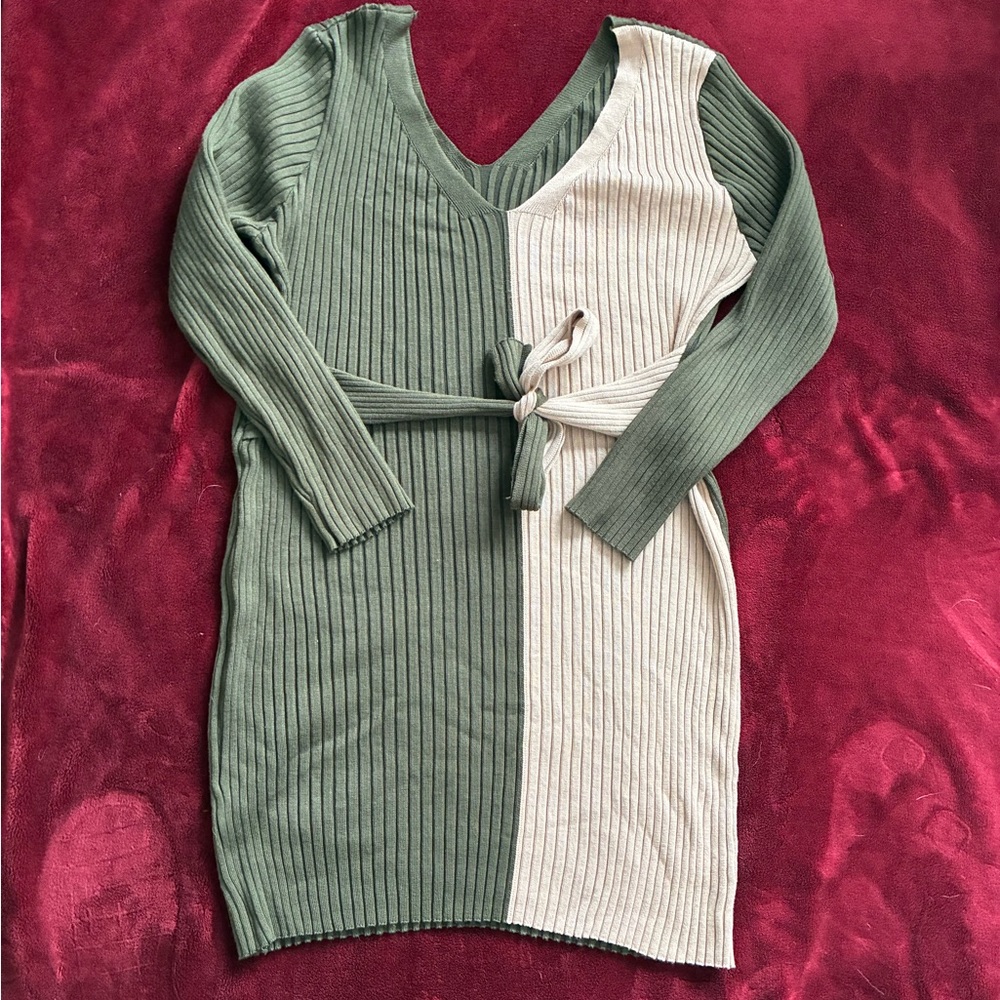 Elegant Green and Cream Long Sleeve Dress